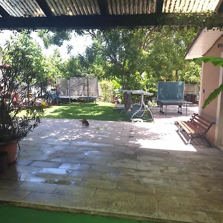 Casa Inflorita Garsoniere Etaj Guest house *